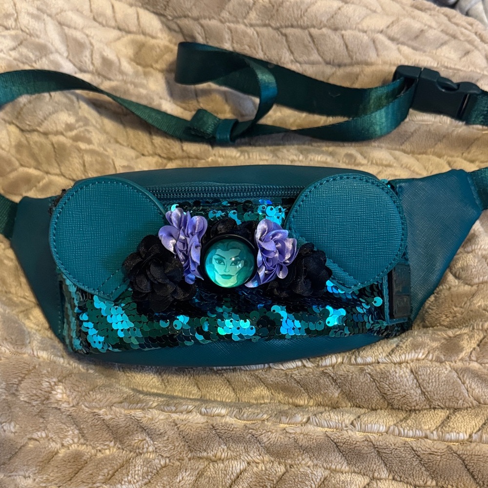 Disney Parks Minnie Mouse Main Attraction Loungefly Haunted Mansion Fanny Pack.